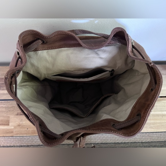 Aikana Traveler Leather Backpack - Picture 6 of 10